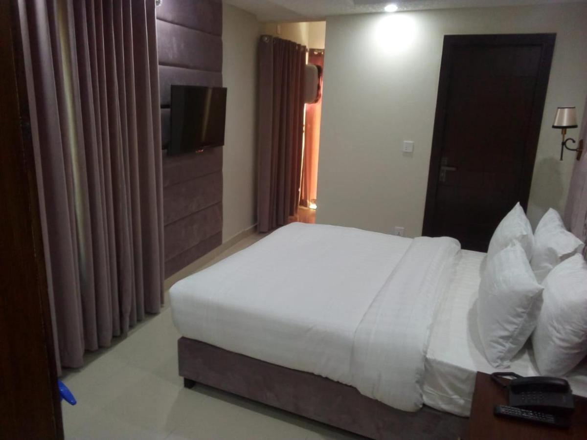 Shelton Suites Bhurban Kültér fotó